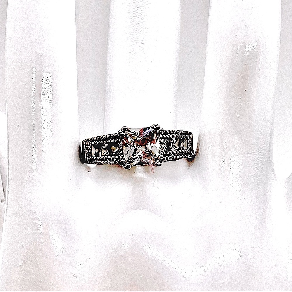 Vintage Princess Cut CZ 925 Sterling Silver Ring fits like a size 7 - 7.5
